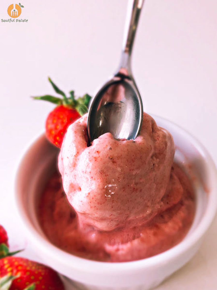Homemade Strawberry Cheesecake ice cream